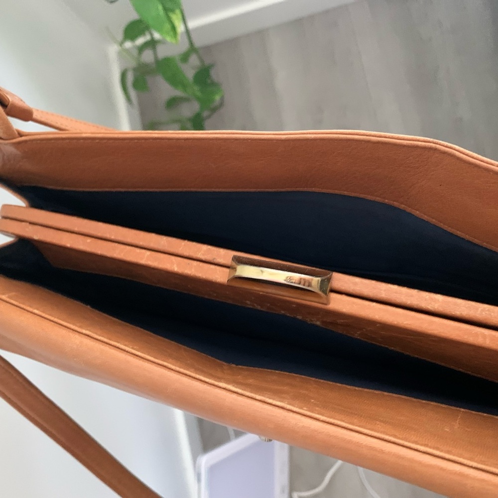 2 for $30 - 🐫 VINTAGE Caramel Envelope Purse ✉️ 👜 BIN 1 - Picture 9 of 13